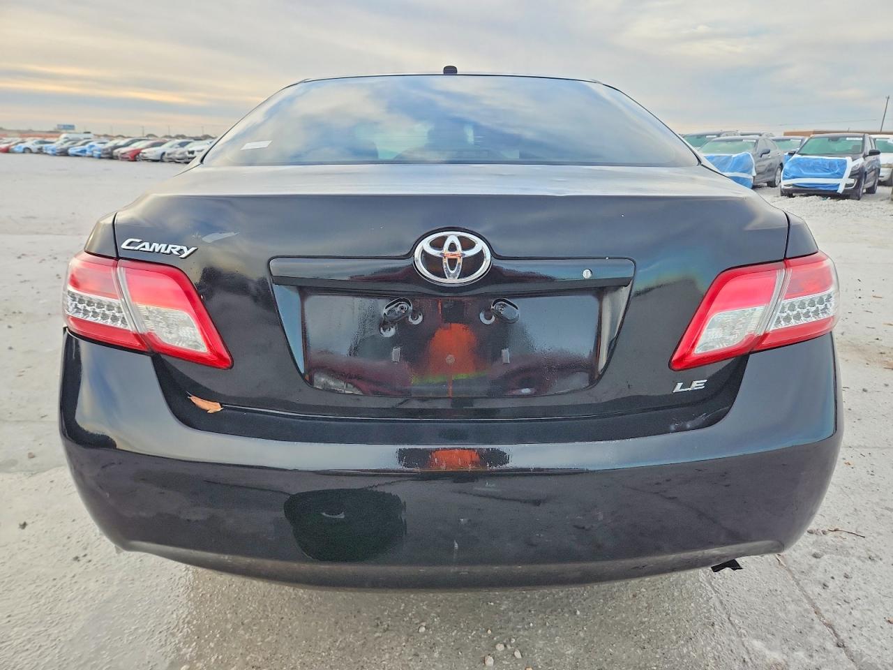 2011 TOYOTA CAMRY LE photo 6