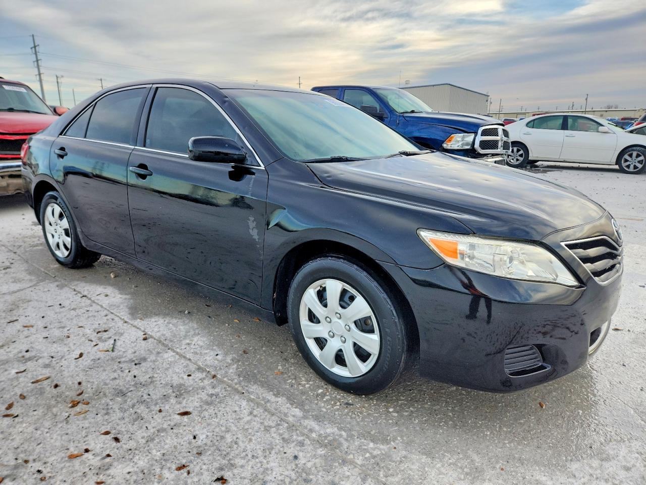 2011 TOYOTA CAMRY LE photo 4