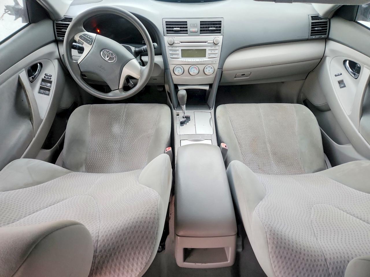 2011 TOYOTA CAMRY LE photo 8