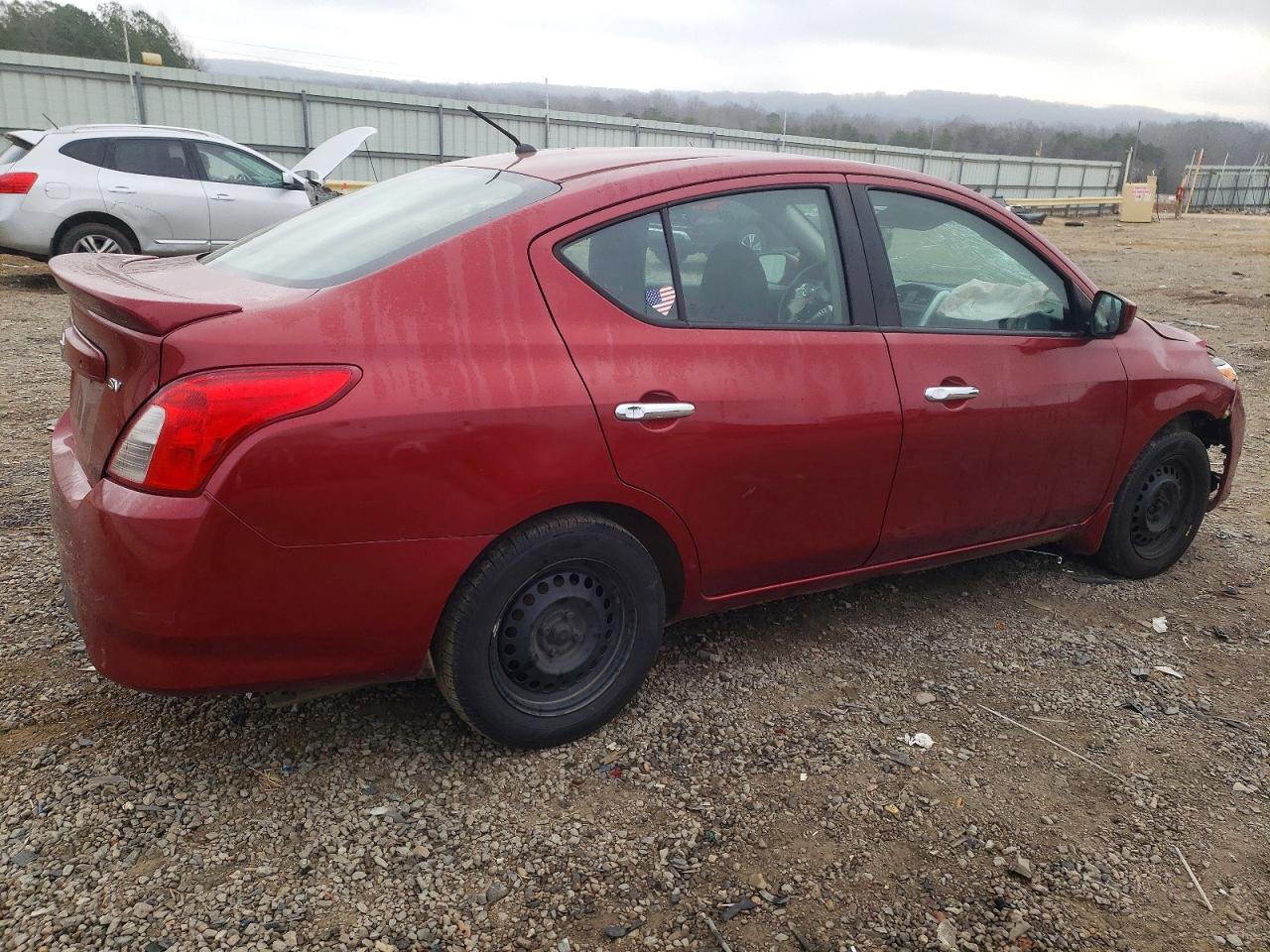 2018 NISSAN VERSA S photo 3
