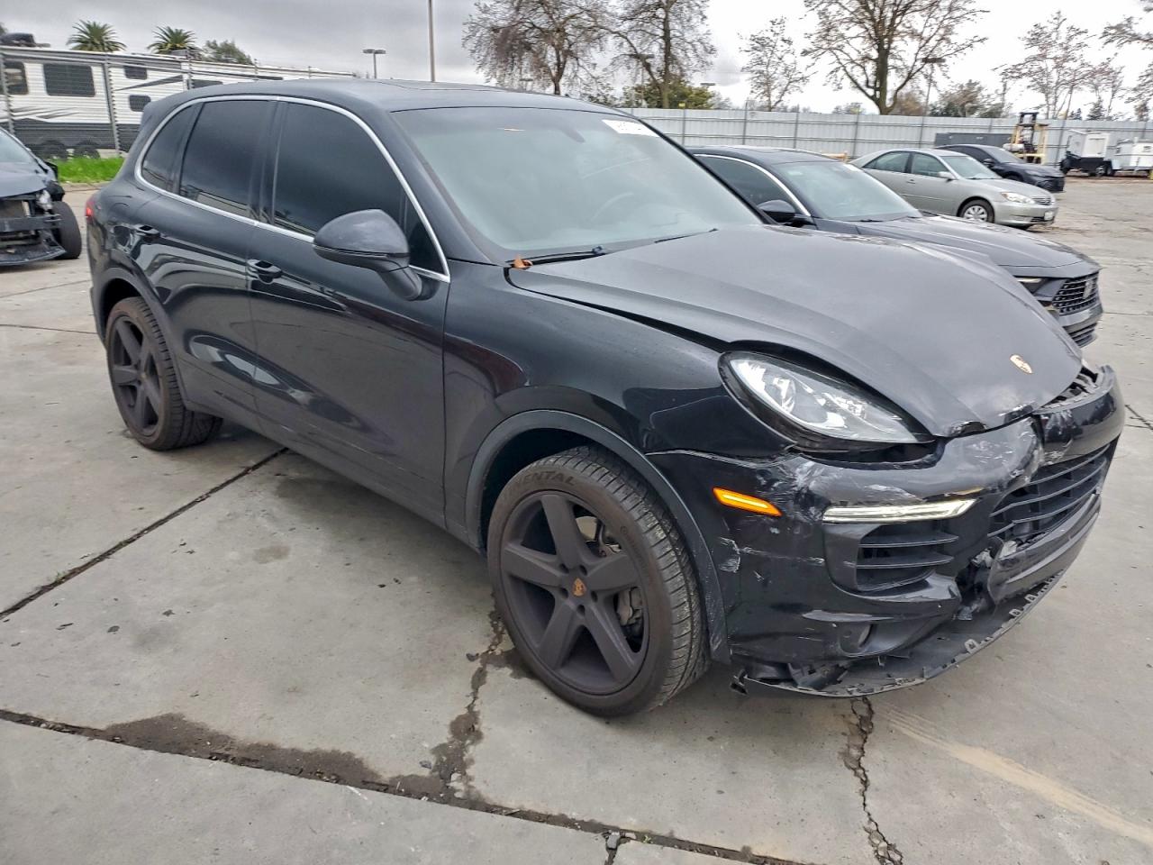 2015 PORSCHE CAYENNE S photo 4