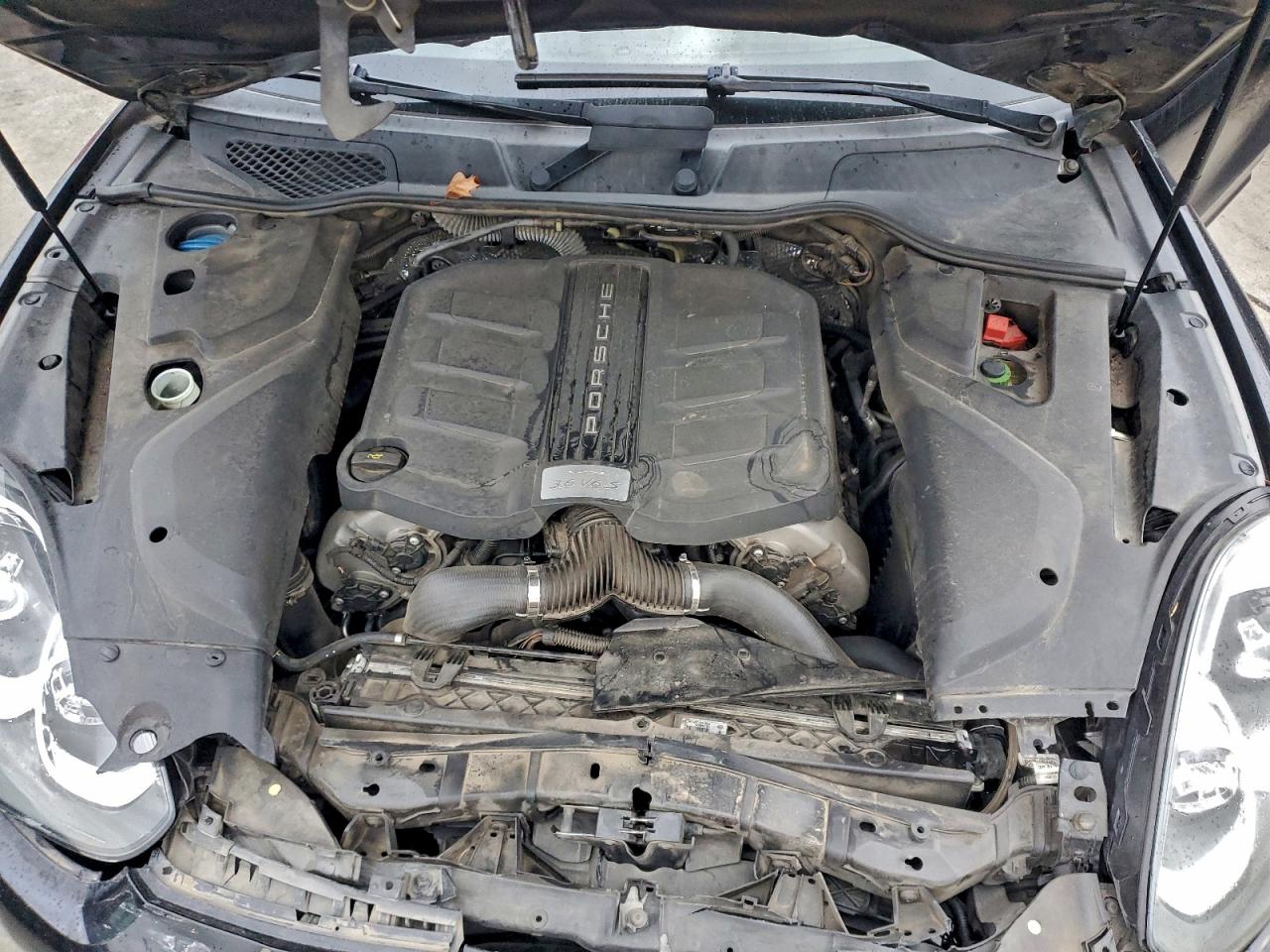 2015 PORSCHE CAYENNE S photo 11