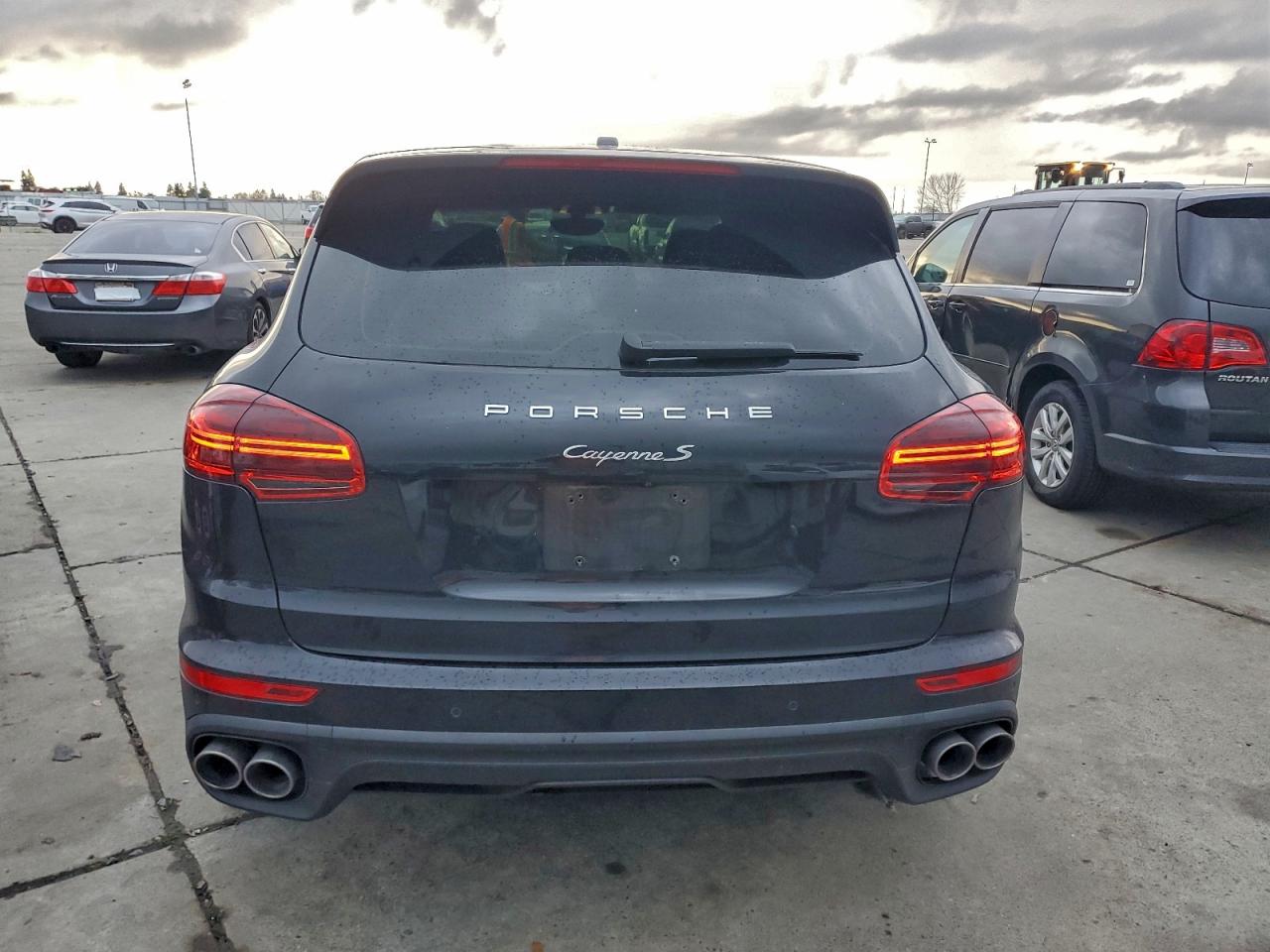 2015 PORSCHE CAYENNE S photo 6