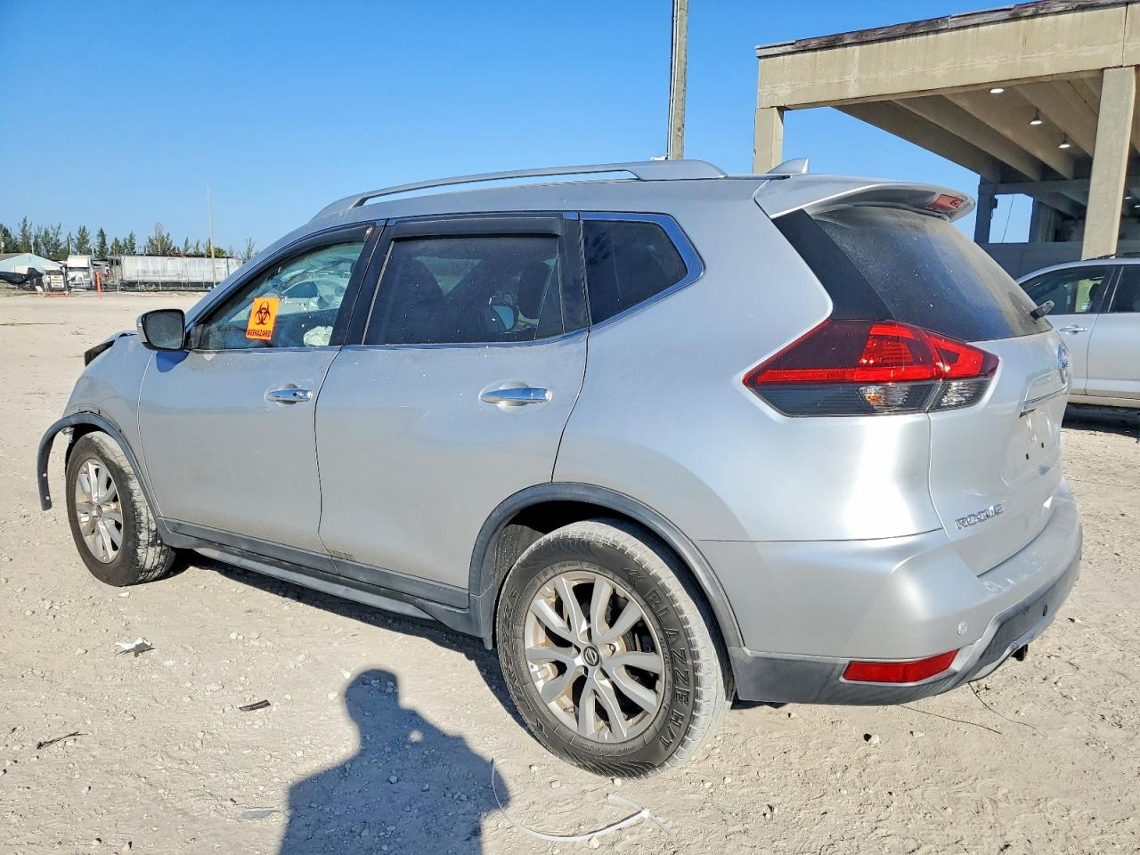 2019 NISSAN ROGUE S photo 2