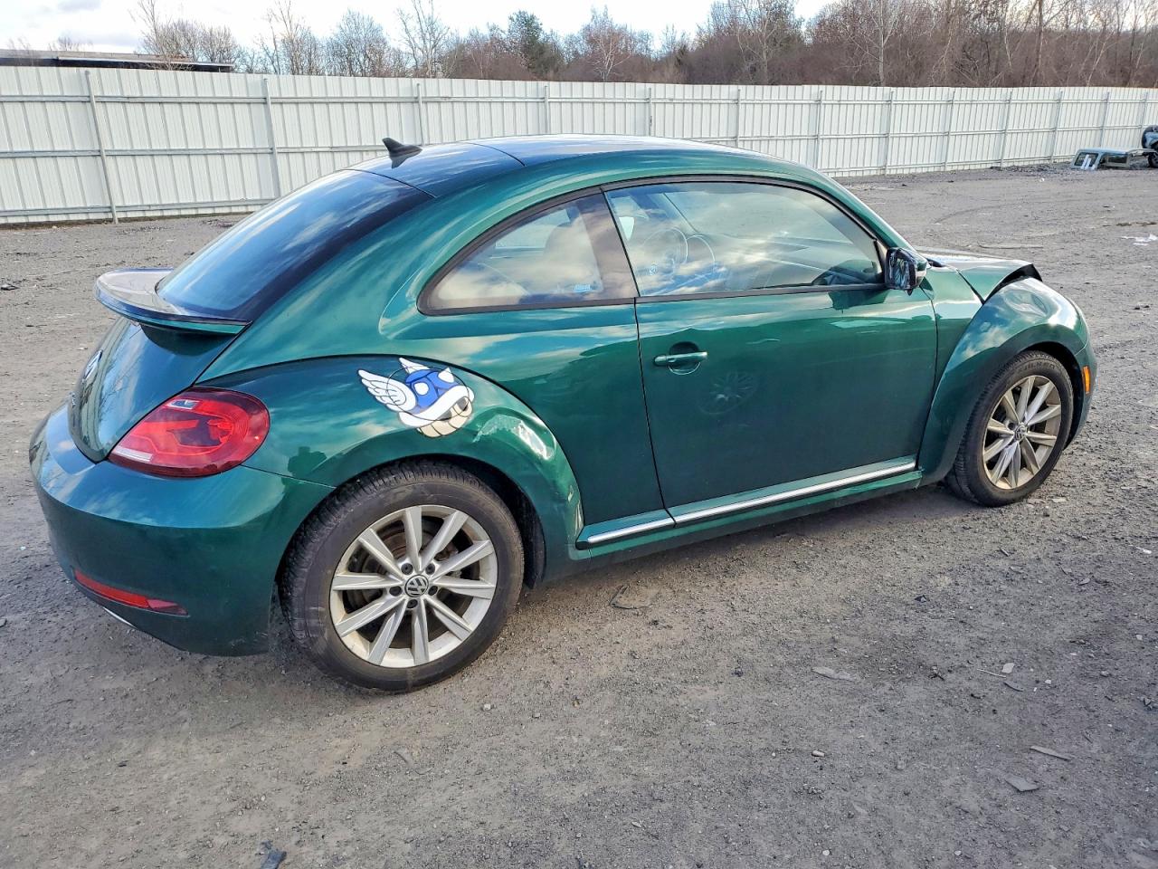 2017 VOLKSWAGEN BEETLE SE photo 3