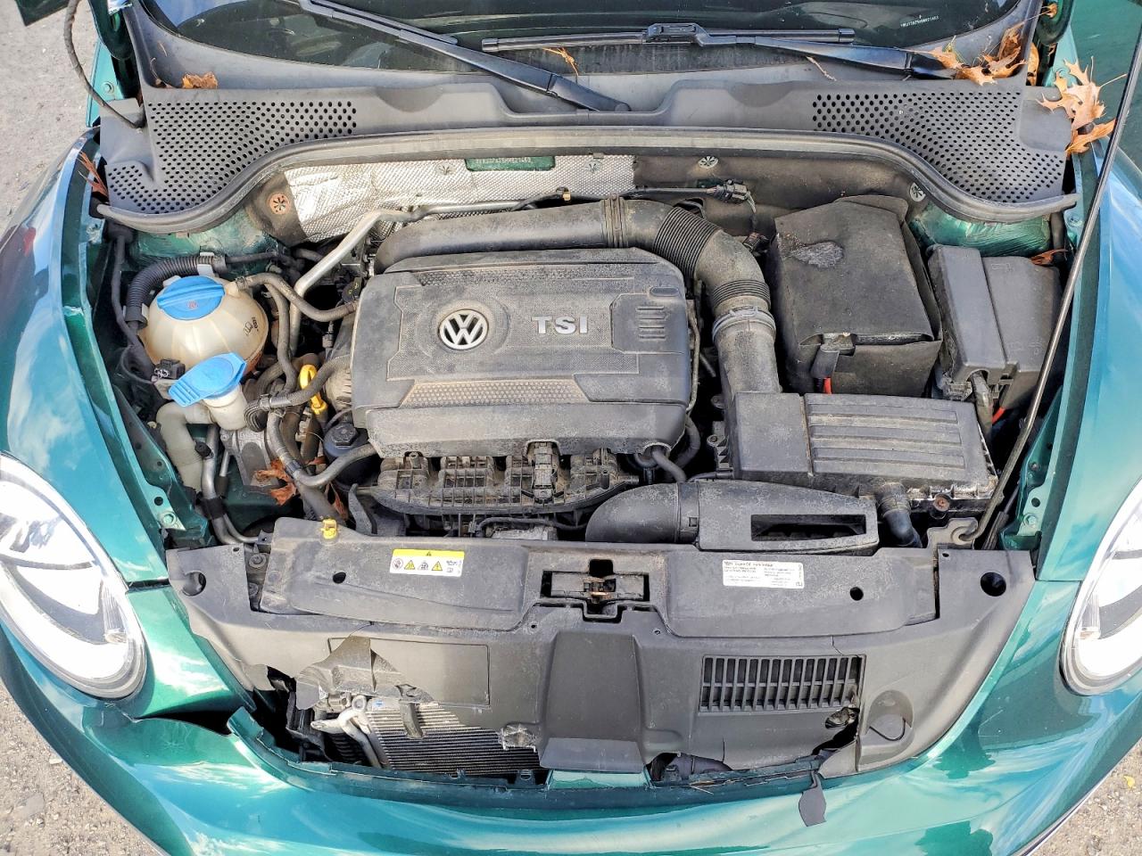 2017 VOLKSWAGEN BEETLE SE photo 11