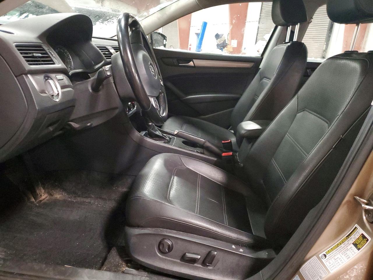 2015 VOLKSWAGEN PASSAT S photo 7