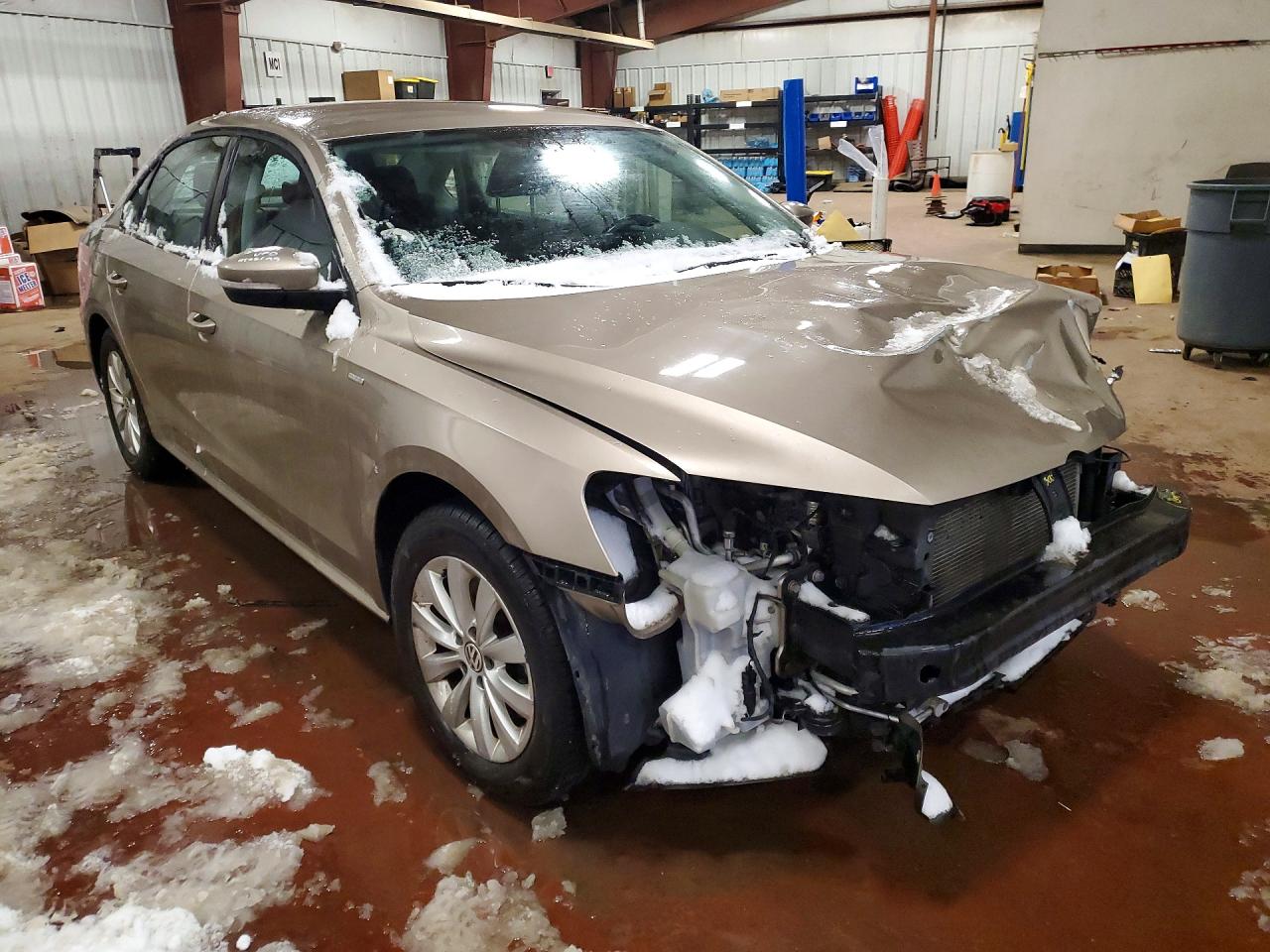 2015 VOLKSWAGEN PASSAT S photo 4