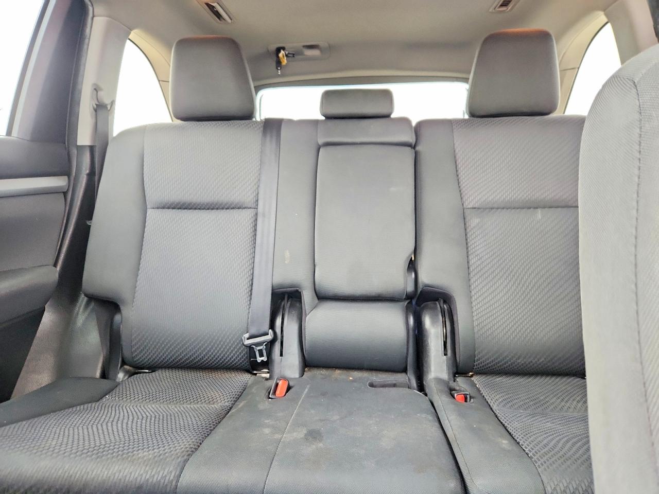 2019 TOYOTA HIGHLANDER LE photo 28