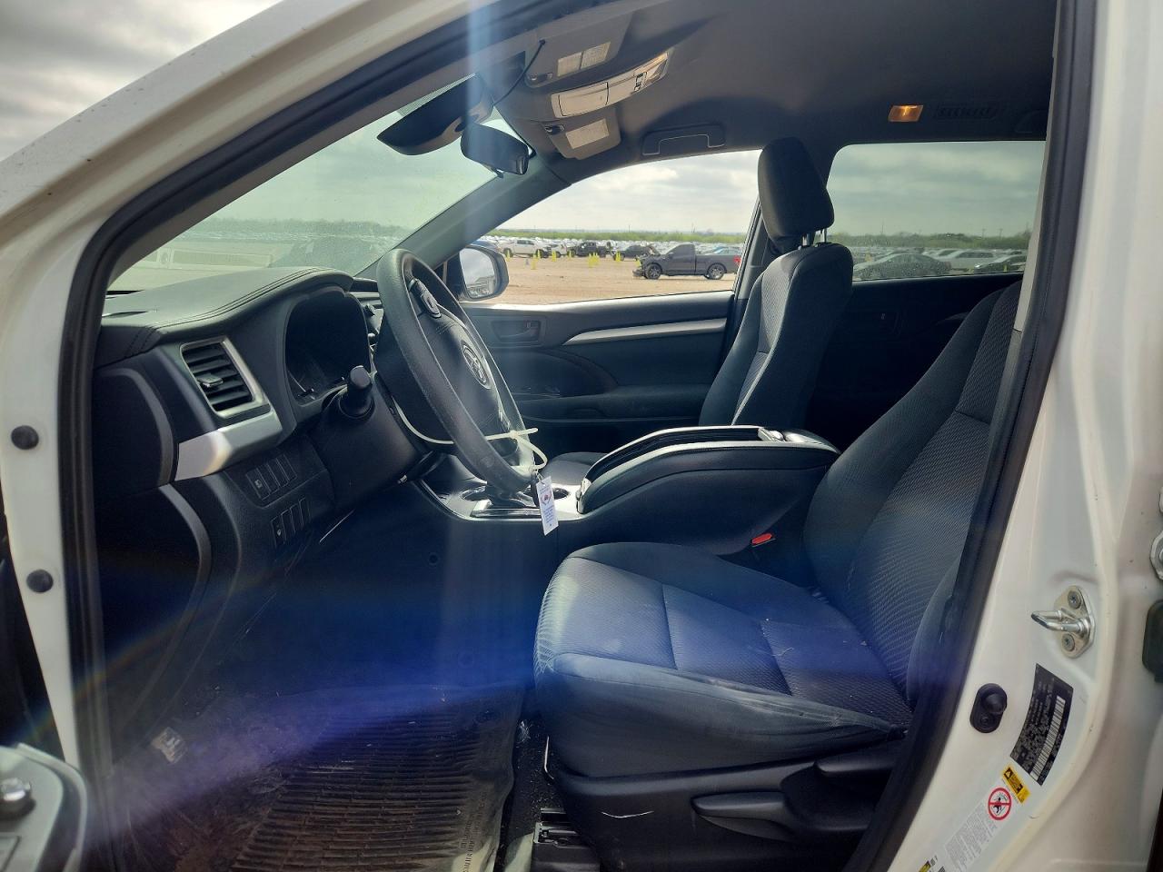 2019 TOYOTA HIGHLANDER LE photo 19