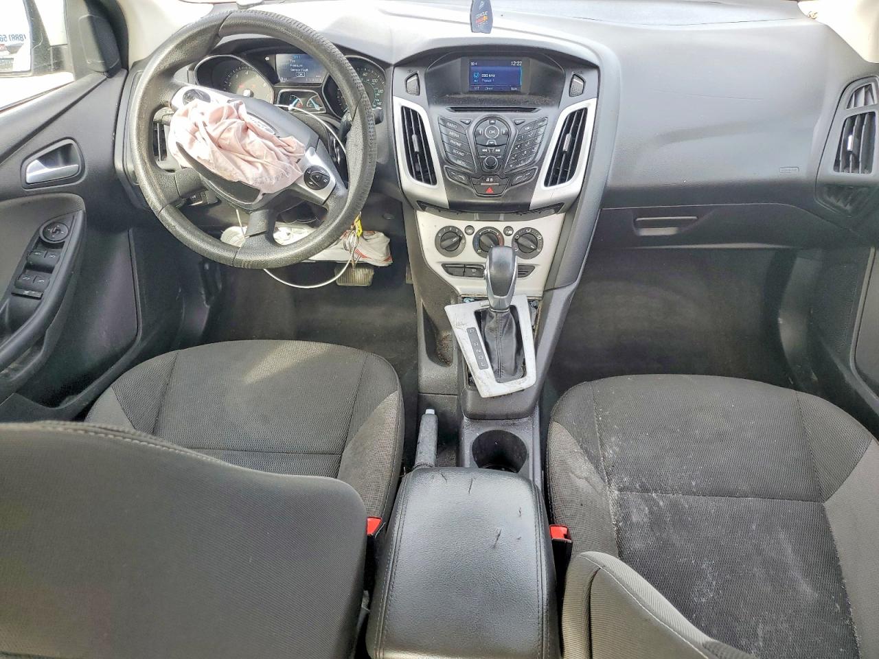 2014 FORD FOCUS SE photo 8