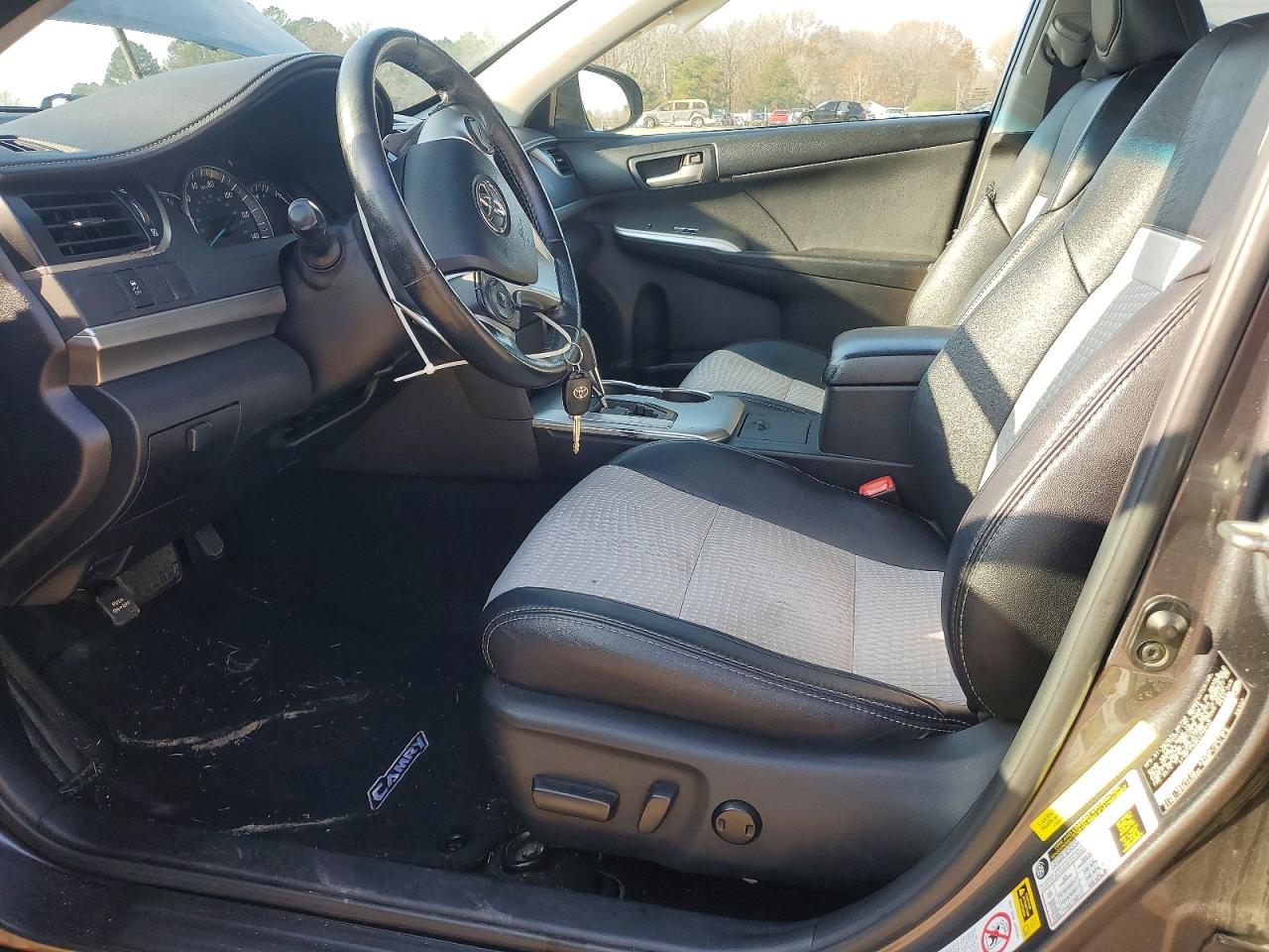 2014 TOYOTA CAMRY L photo 19