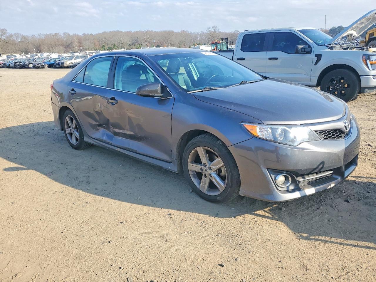2014 TOYOTA CAMRY L photo 10