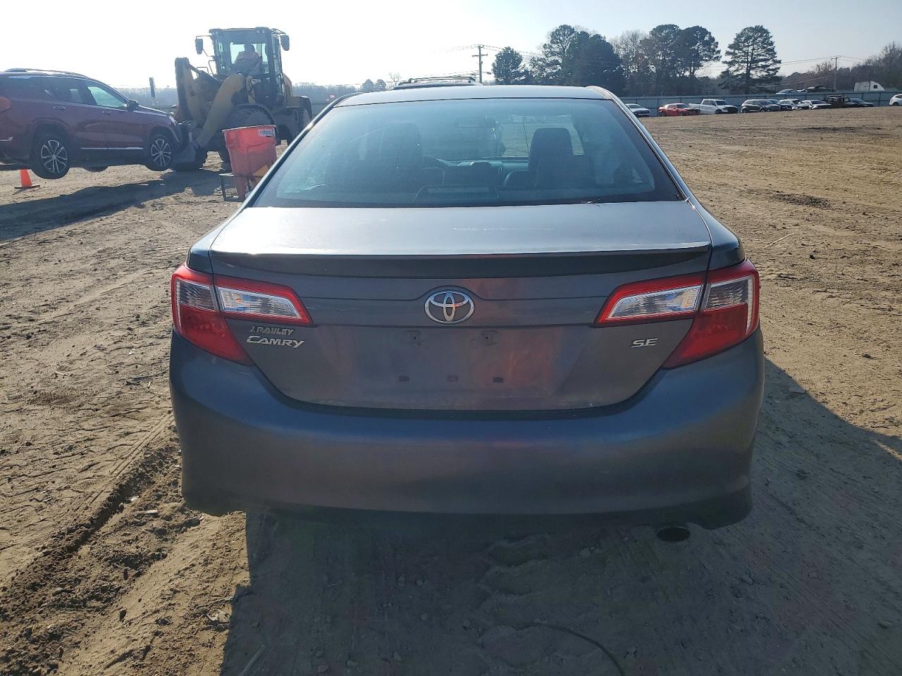 2014 TOYOTA CAMRY L photo 16