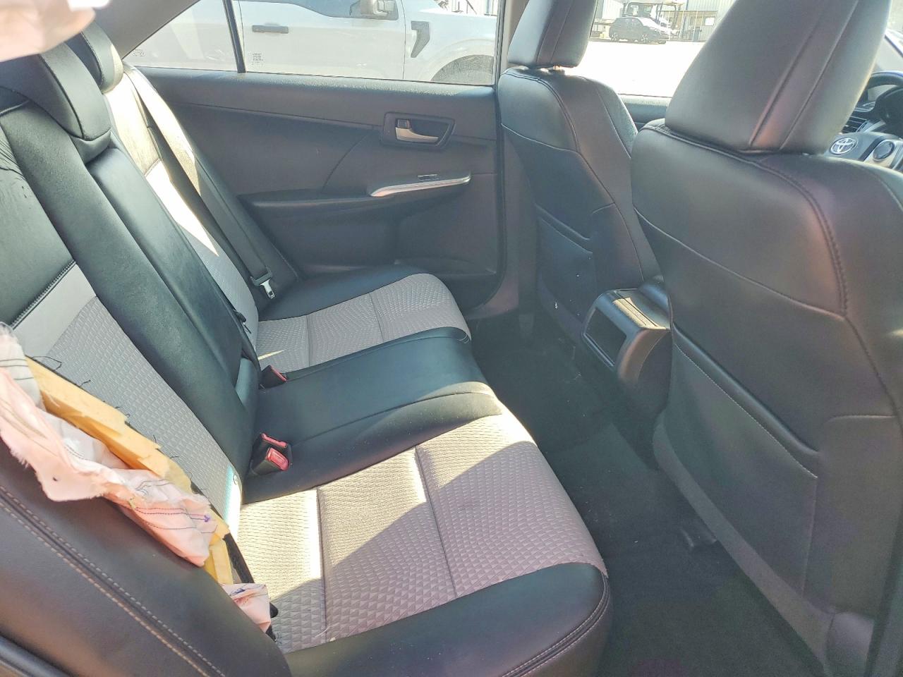 2014 TOYOTA CAMRY L photo 28