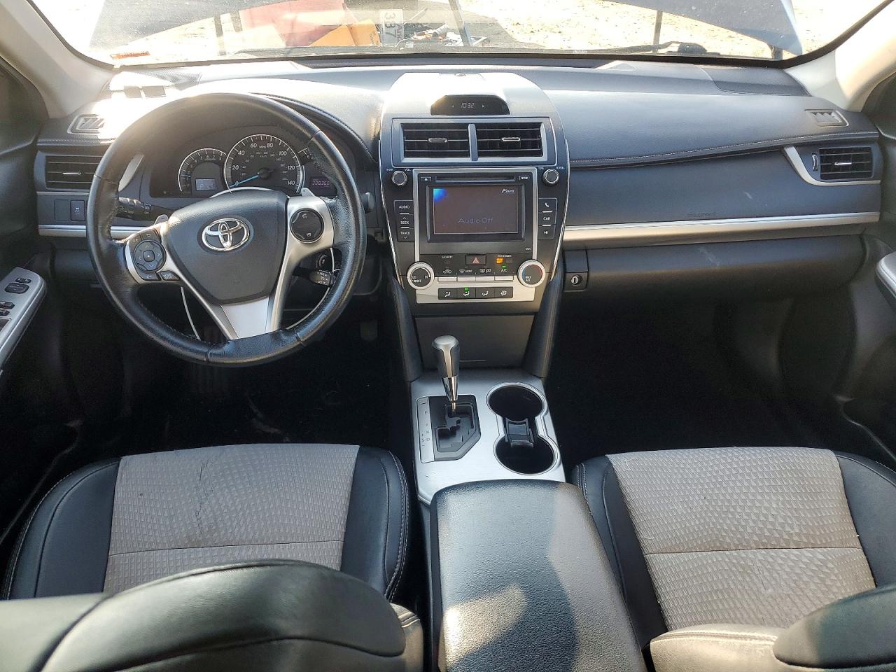 2014 TOYOTA CAMRY L photo 22