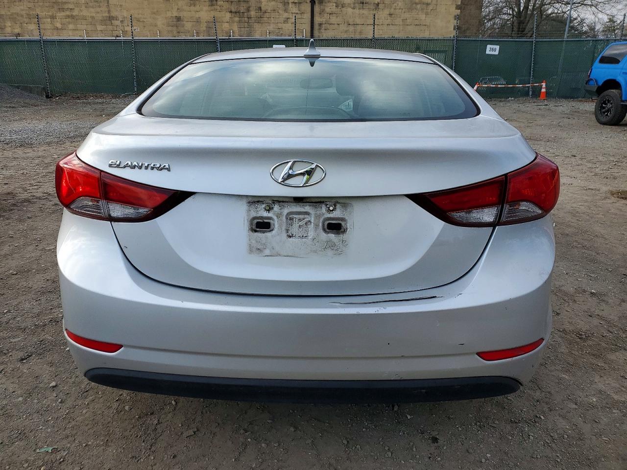 2015 HYUNDAI ELANTRA SE photo 6