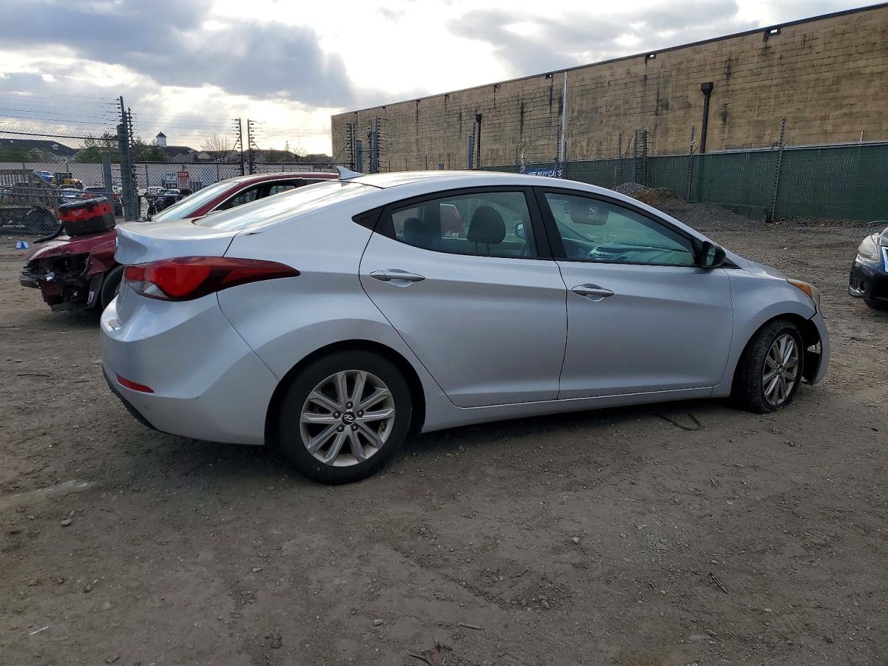 2015 HYUNDAI ELANTRA SE photo 3