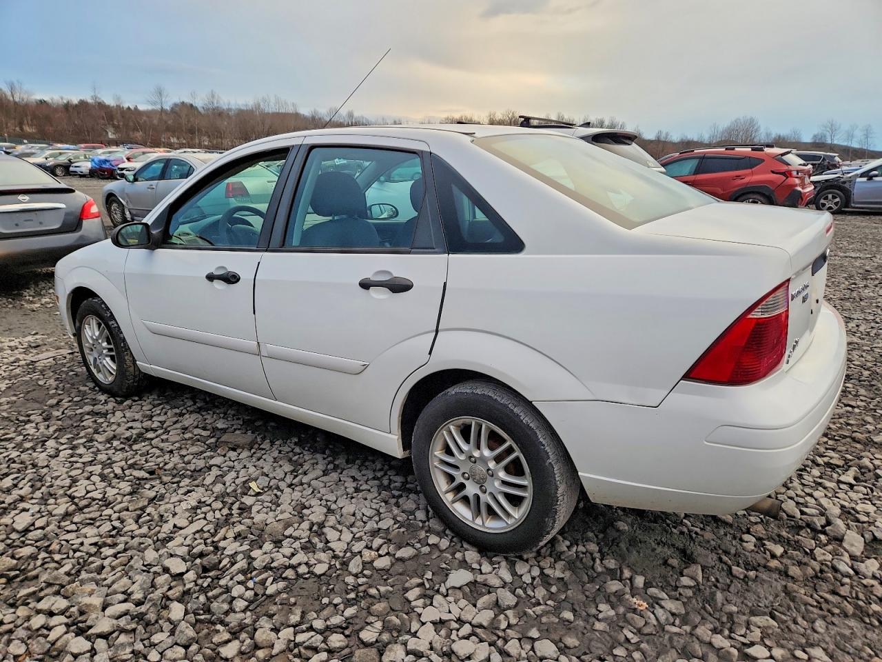 2006 FORD FOCUS ZX4 photo 2