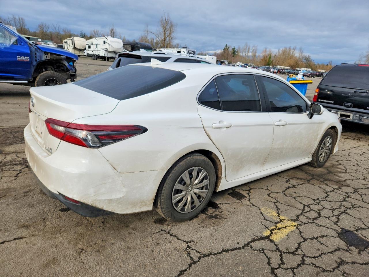 2023 TOYOTA CAMRY LE photo 3