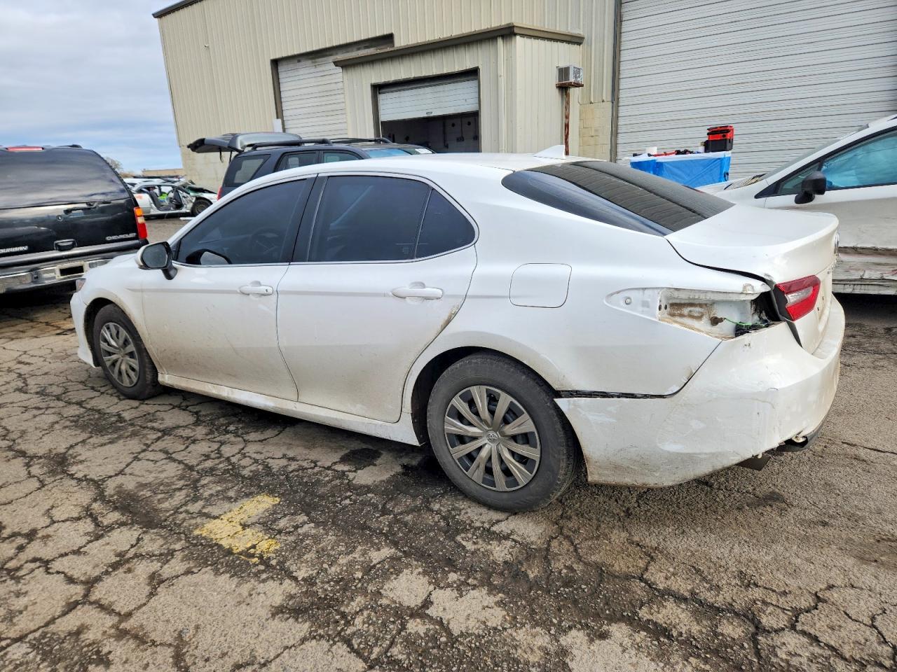 2023 TOYOTA CAMRY LE photo 2
