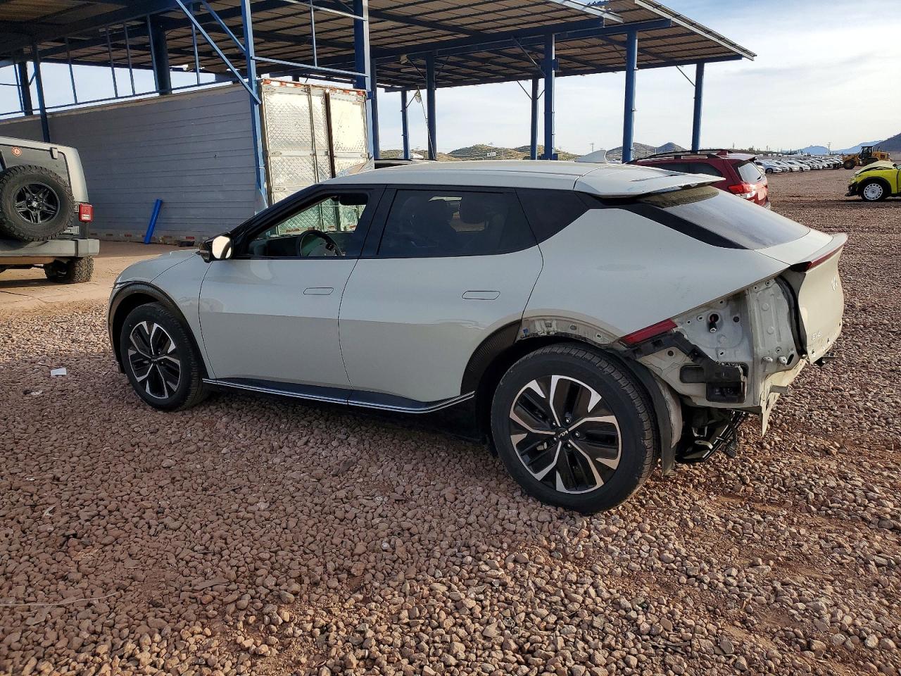 2023 KIA EV6 LIGHT photo 2