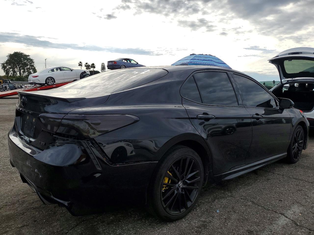 2018 TOYOTA CAMRY XSE photo 3