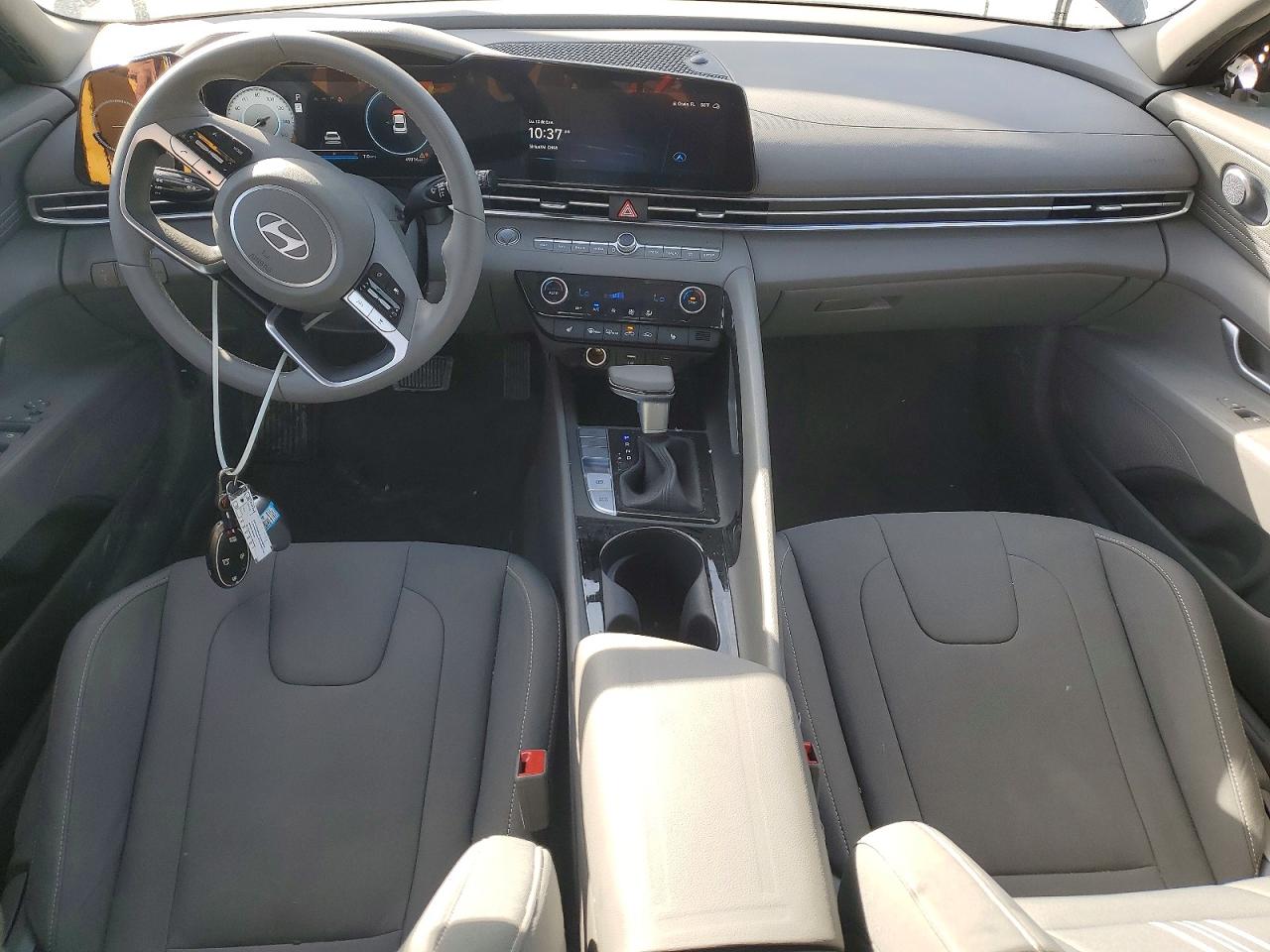 2024 HYUNDAI ELANTRA SEL photo 8
