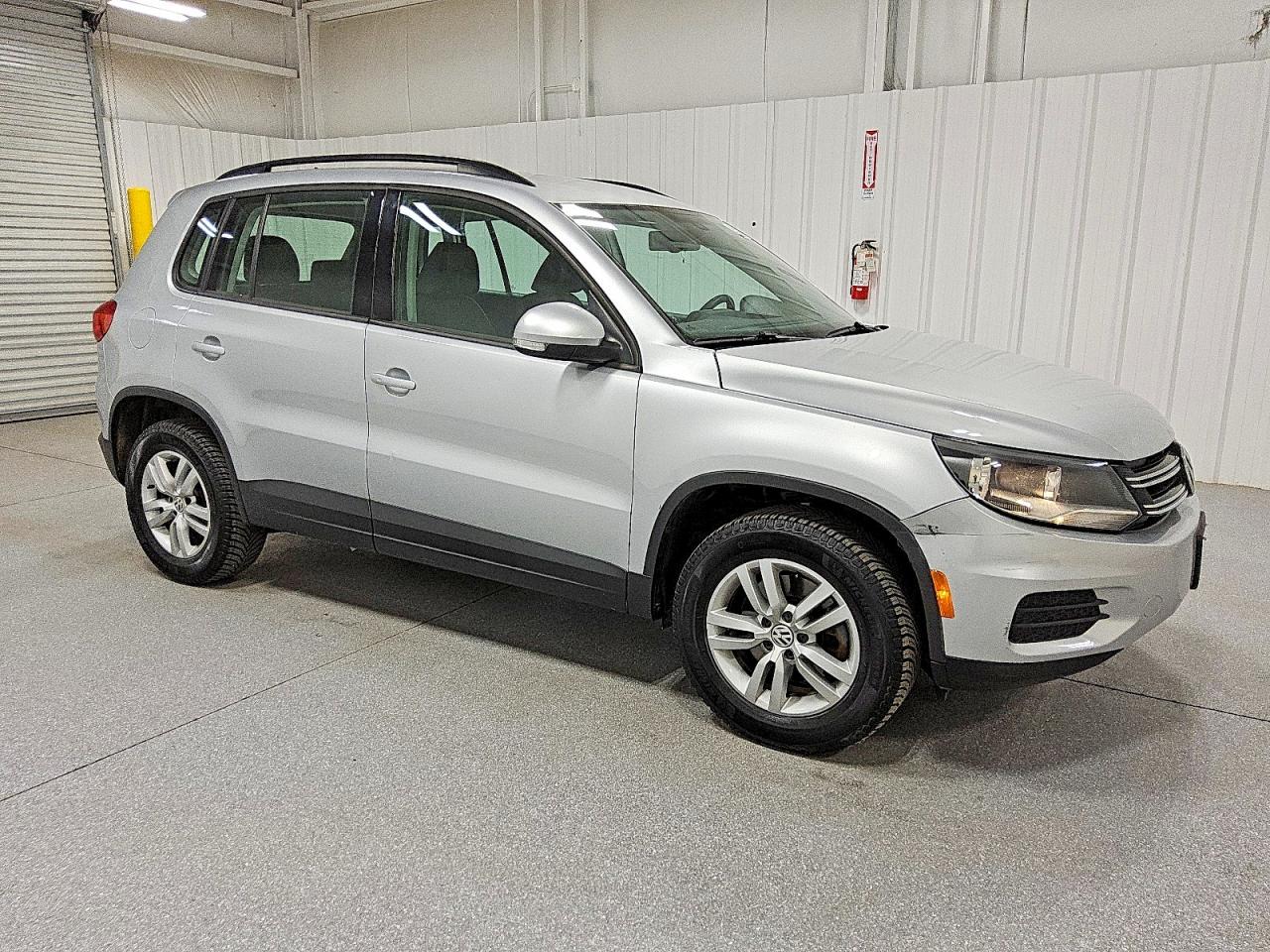 2016 VOLKSWAGEN TIGUAN S photo 4
