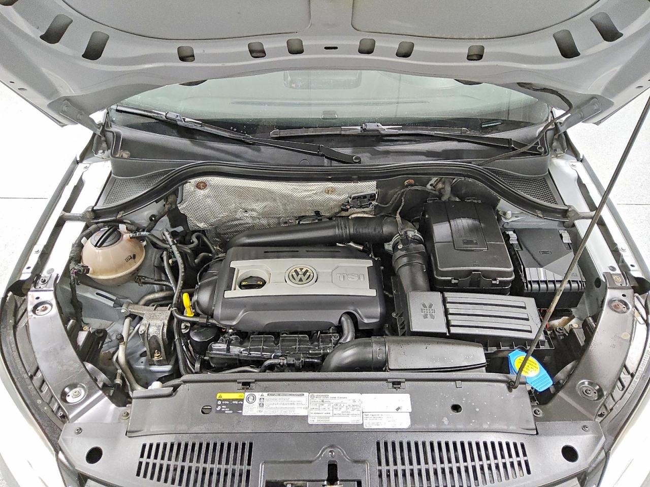 2016 VOLKSWAGEN TIGUAN S photo 12