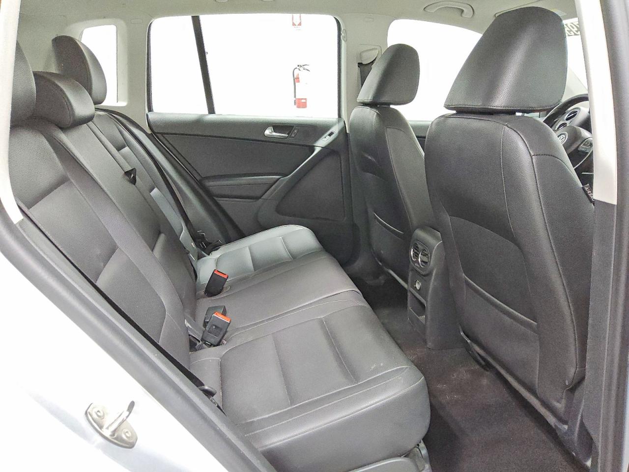 2016 VOLKSWAGEN TIGUAN S photo 11