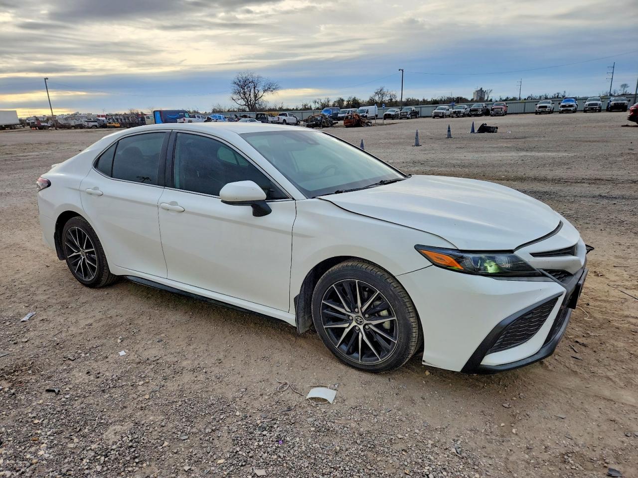 2021 TOYOTA CAMRY SE photo 4