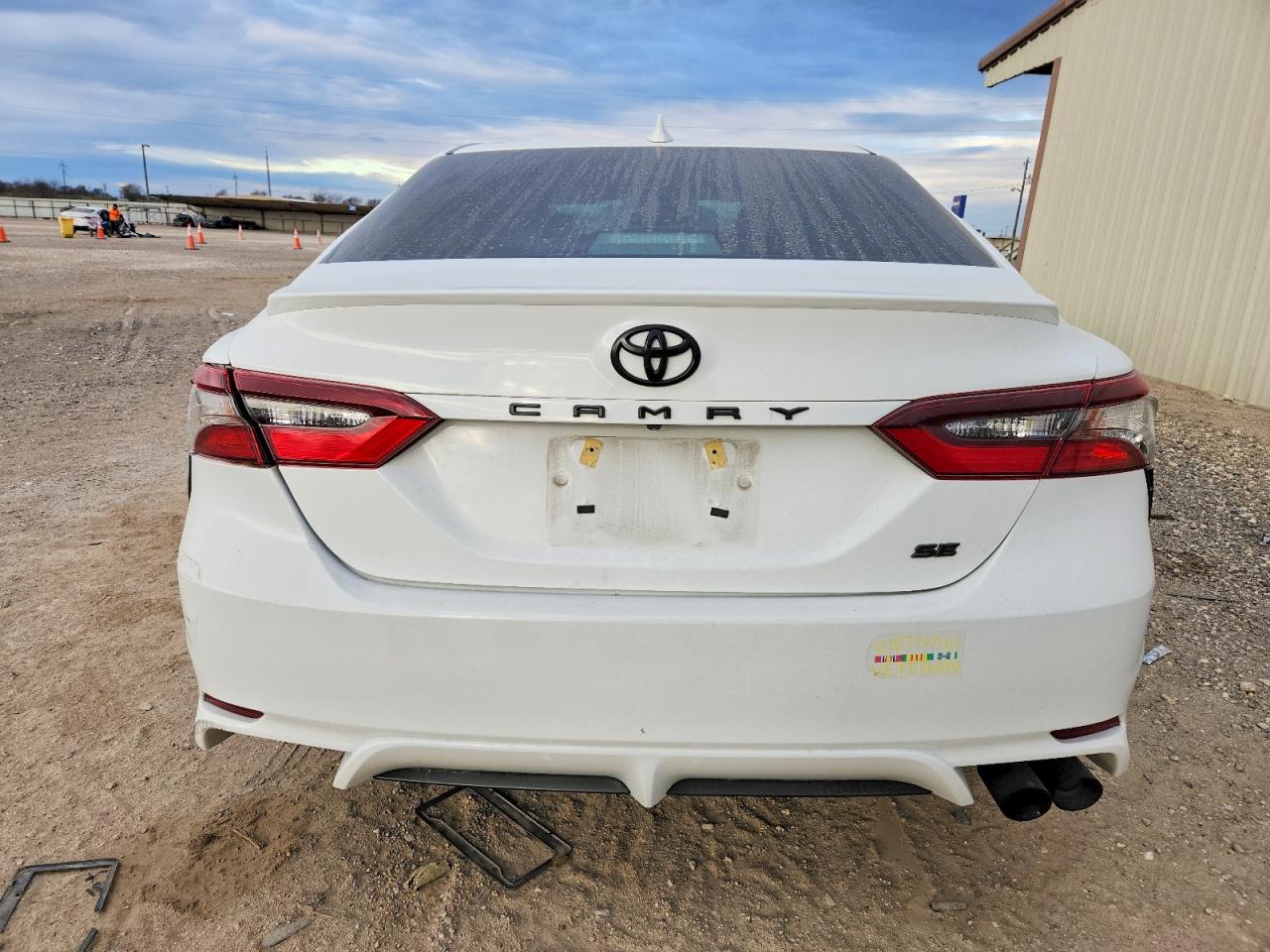 2021 TOYOTA CAMRY SE photo 6