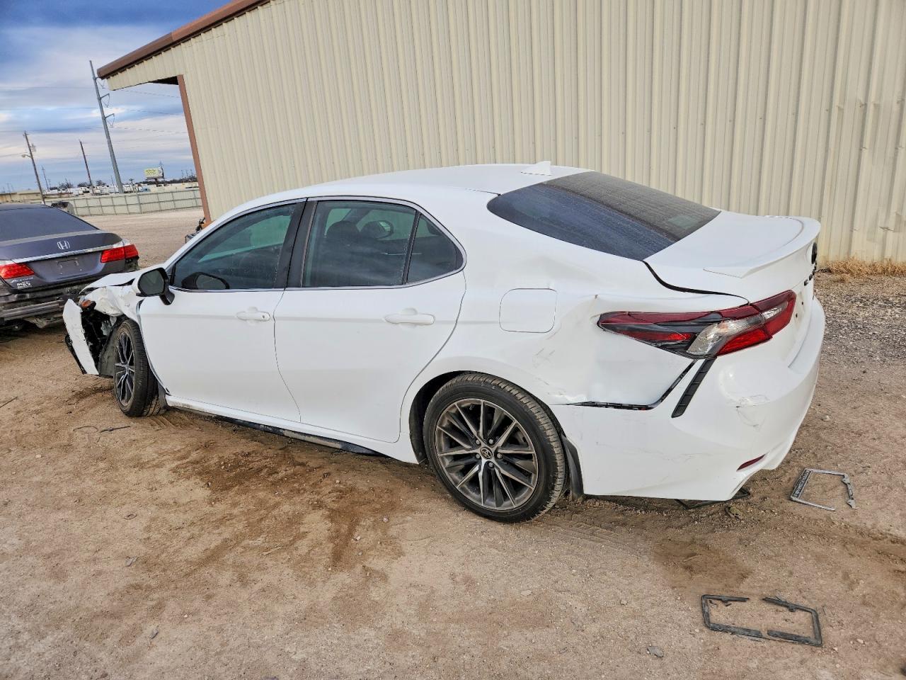 2021 TOYOTA CAMRY SE photo 2