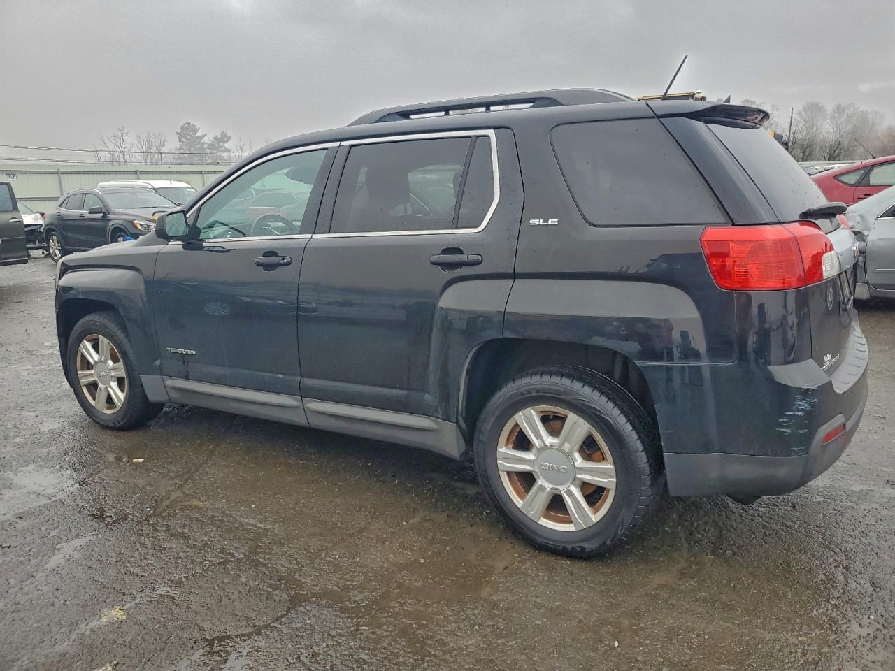 2015 GMC TERRAIN SLE photo 2