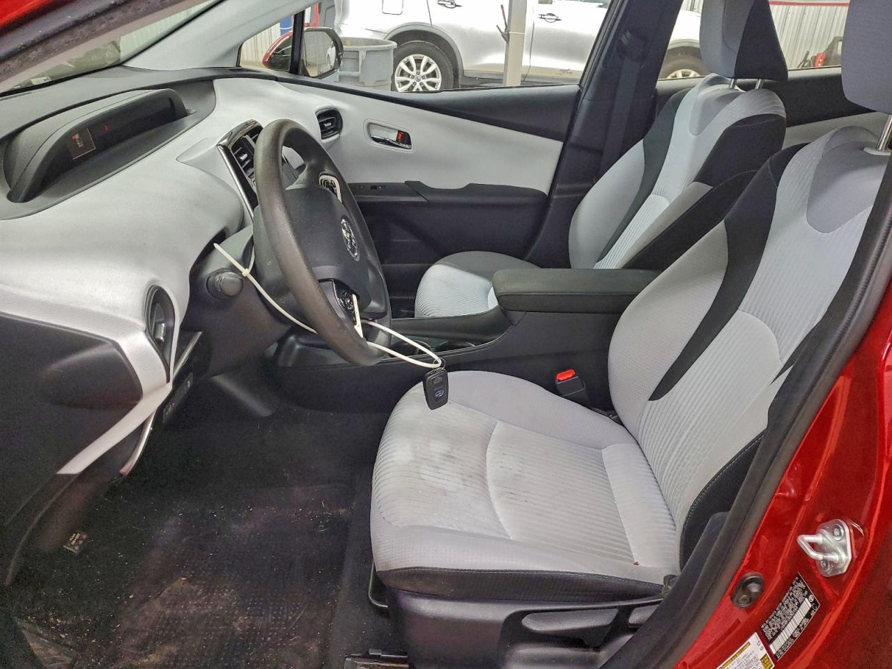2016 TOYOTA PRIUS photo 7