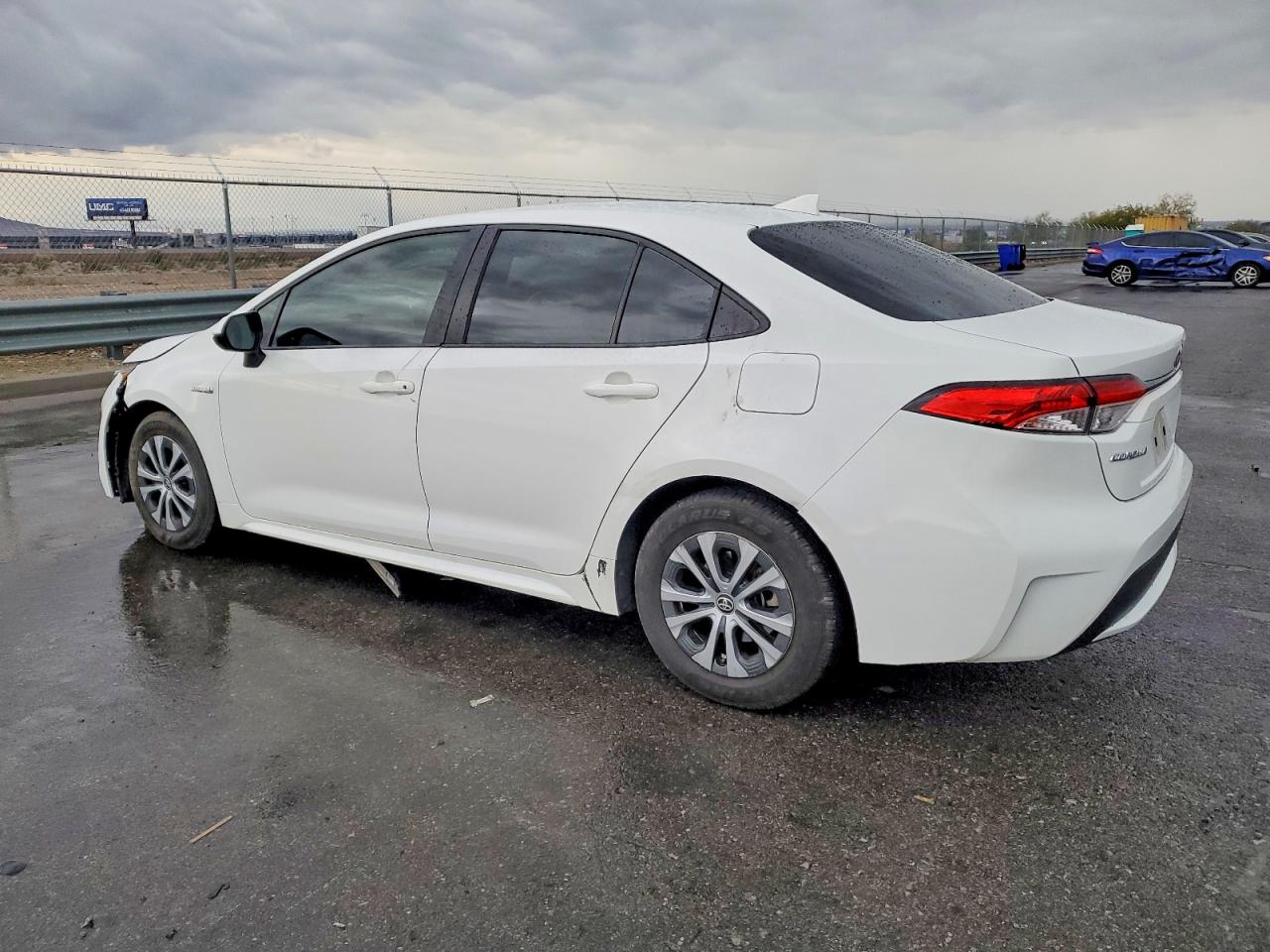 2020 TOYOTA COROLLA LE photo 2