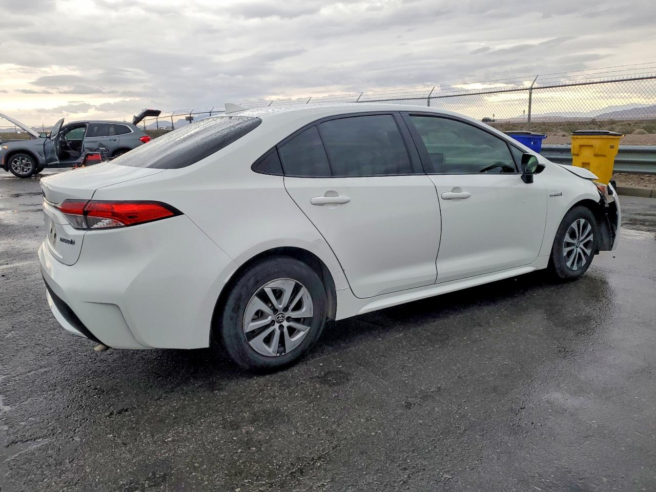 2020 TOYOTA COROLLA LE photo 3