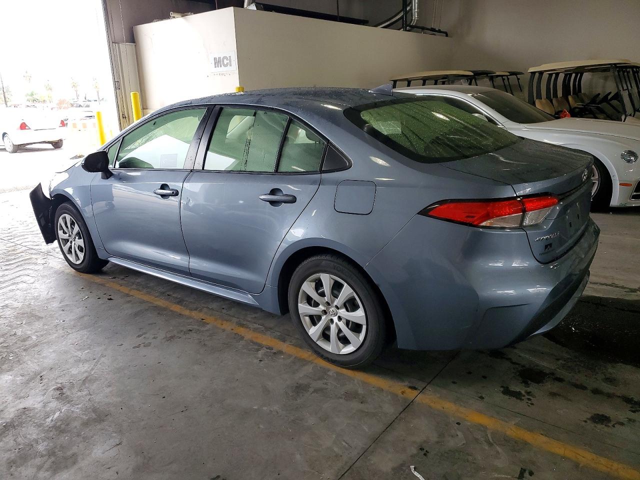 2022 TOYOTA COROLLA LE photo 2