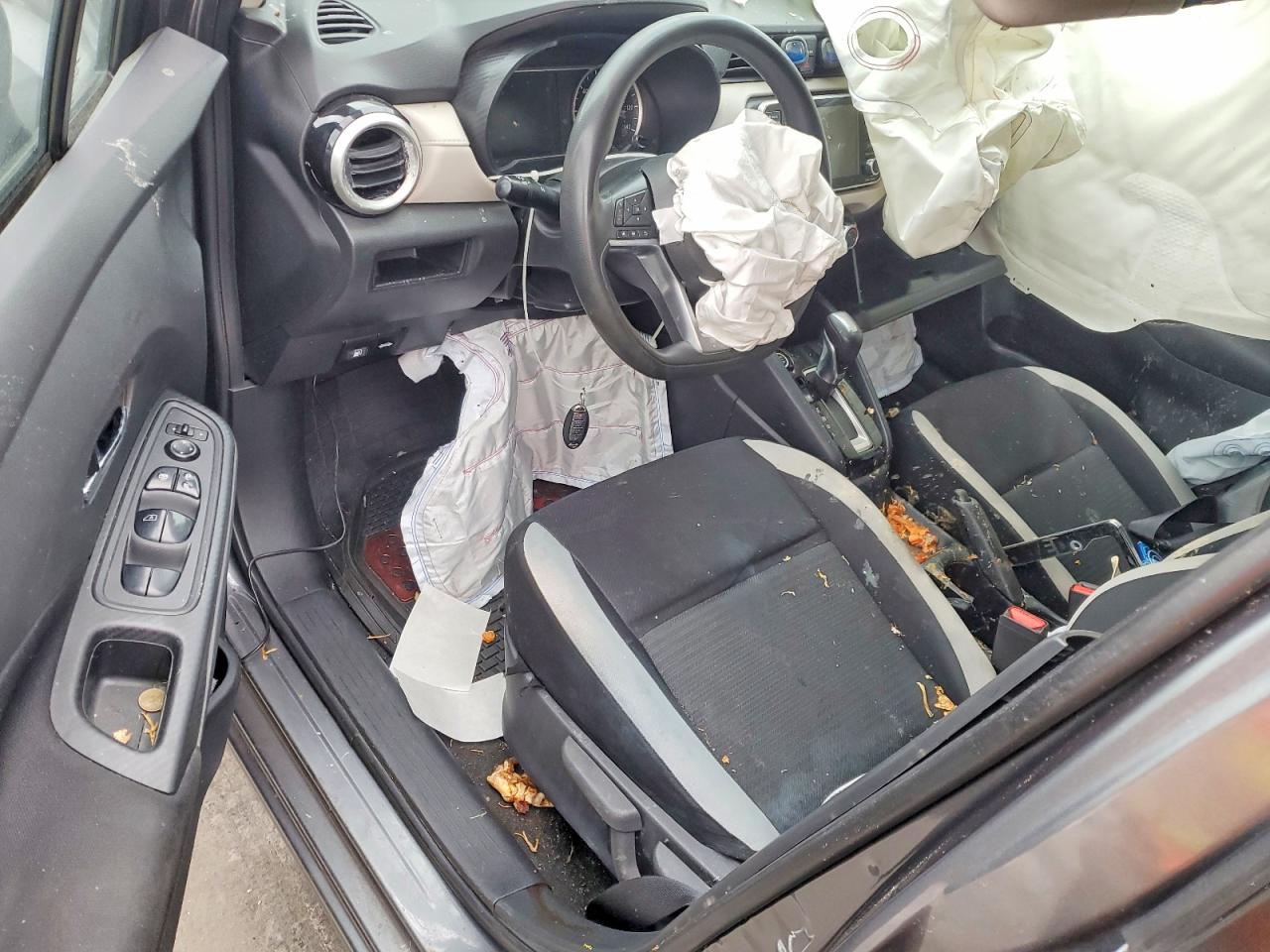 2021 NISSAN VERSA SV photo 8