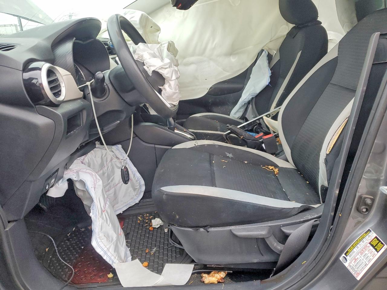 2021 NISSAN VERSA SV photo 7