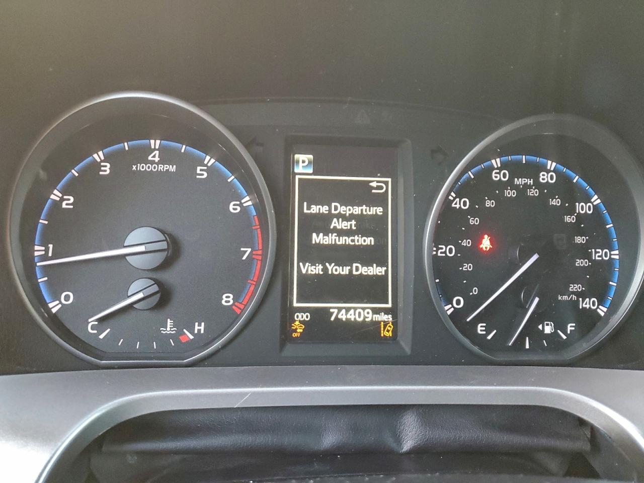 2018 TOYOTA RAV4 LE photo 9