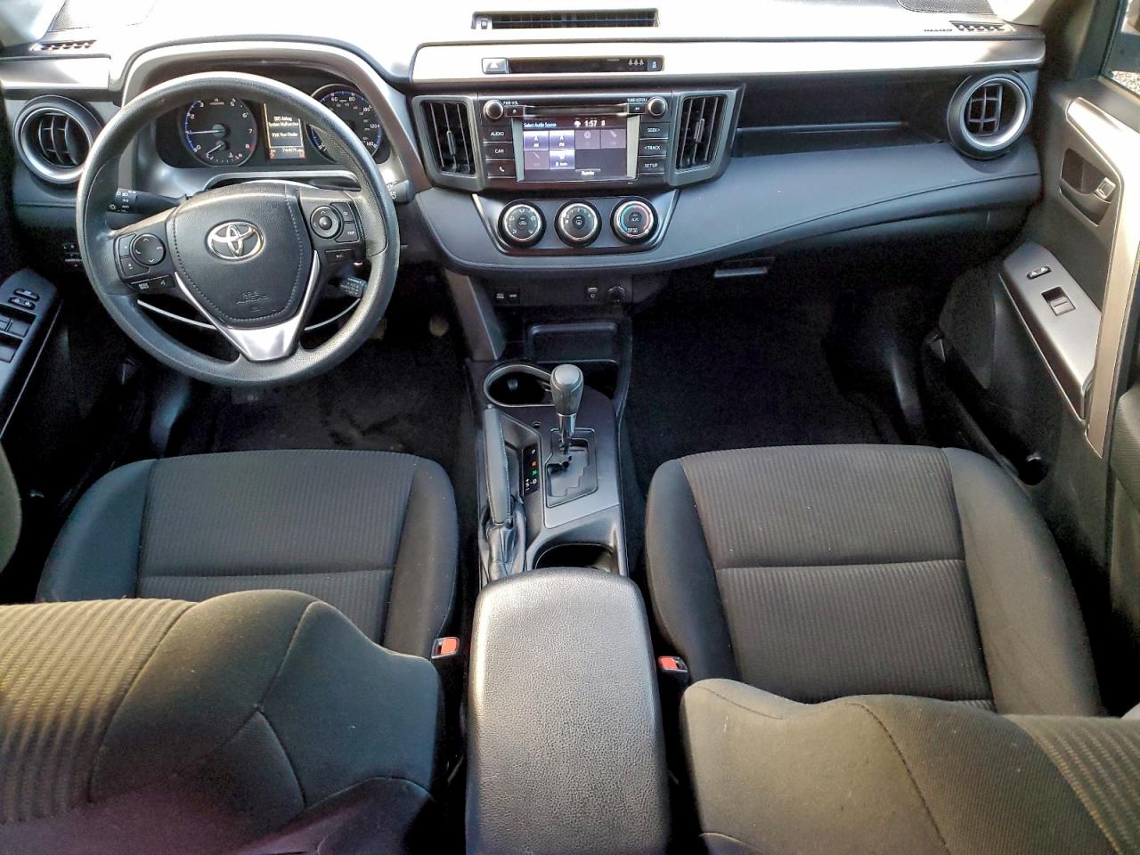 2018 TOYOTA RAV4 LE photo 8
