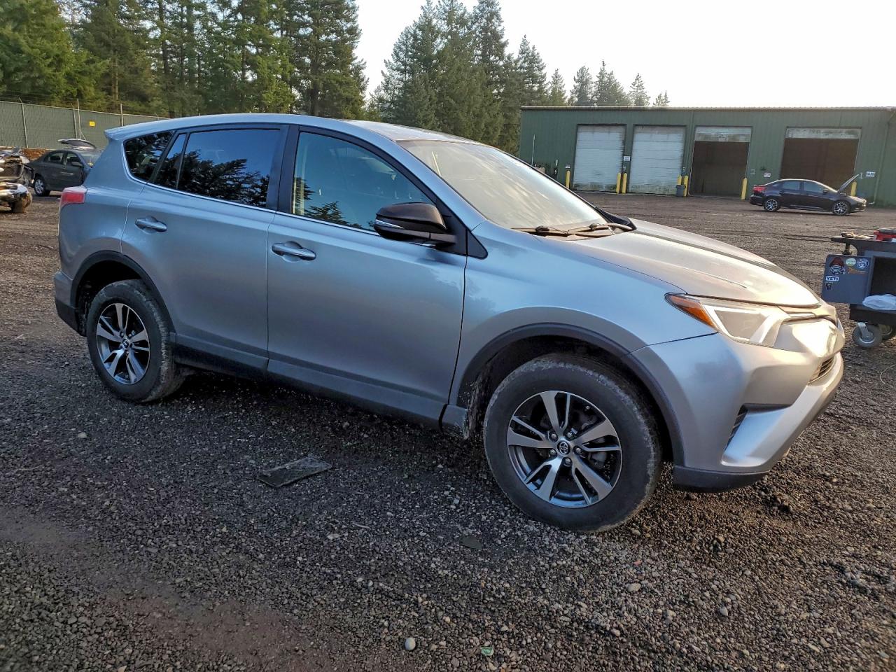 2018 TOYOTA RAV4 LE photo 4