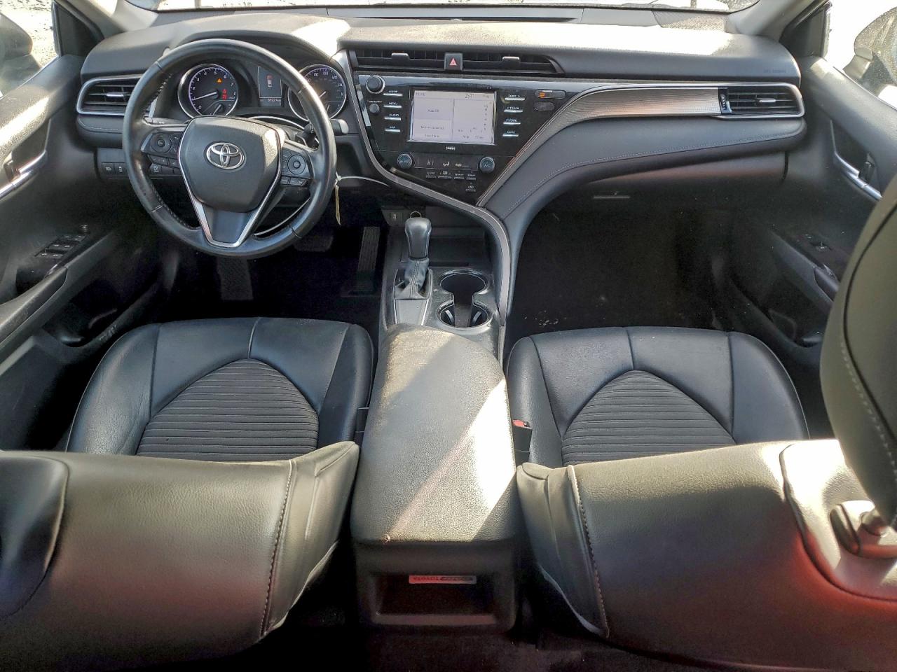 2020 TOYOTA CAMRY SE photo 8