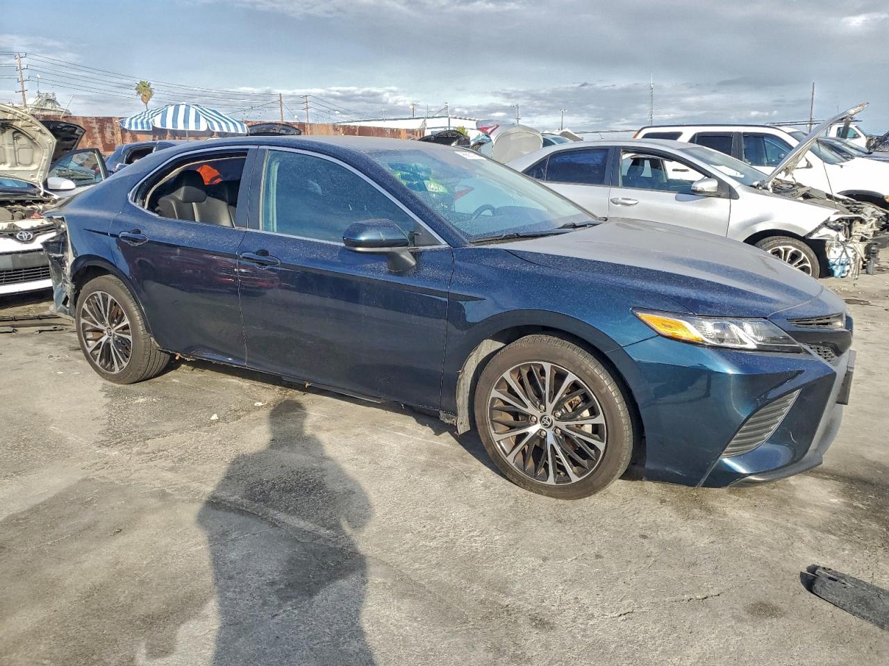 2020 TOYOTA CAMRY SE photo 4