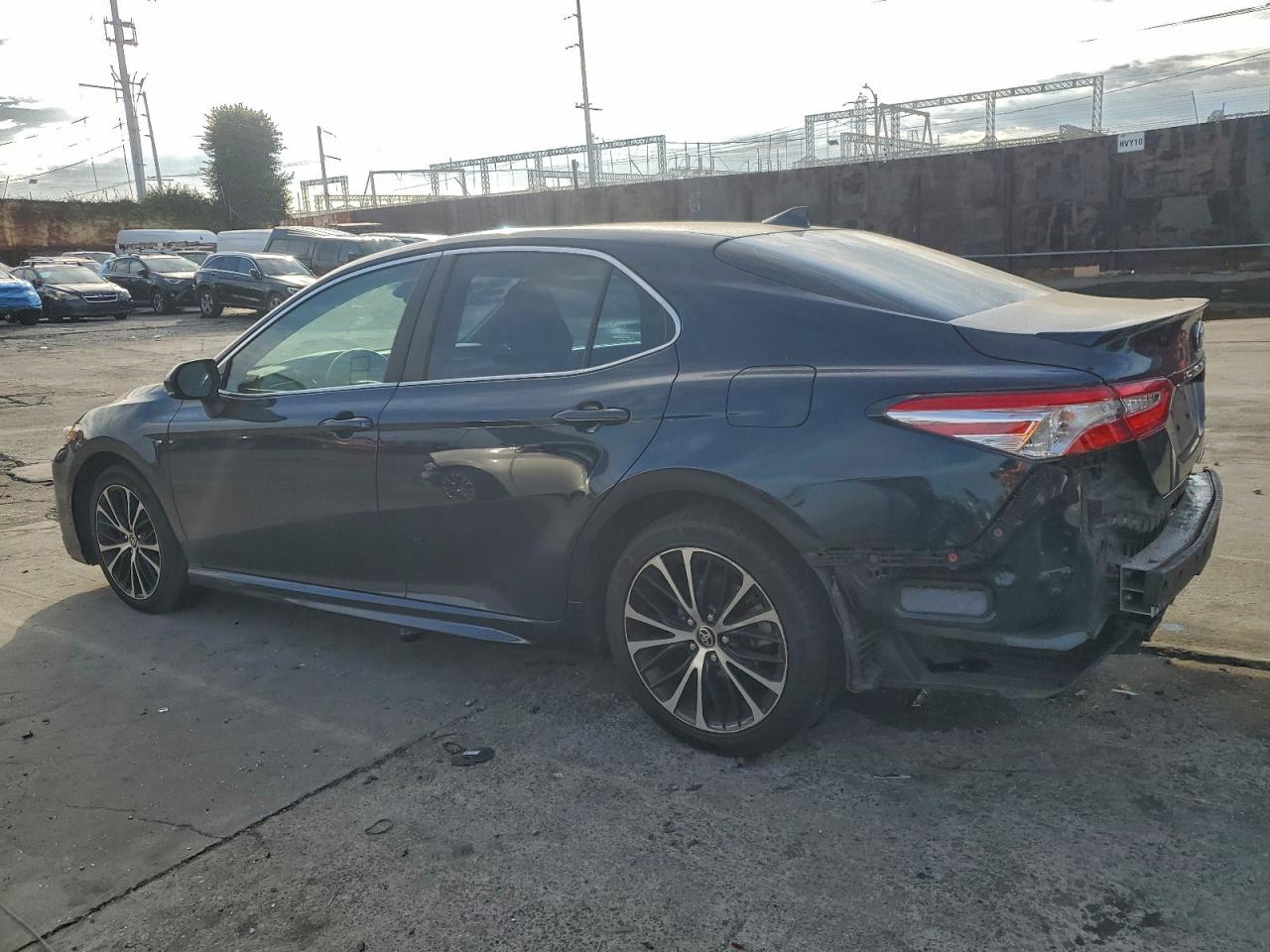 2020 TOYOTA CAMRY SE photo 2