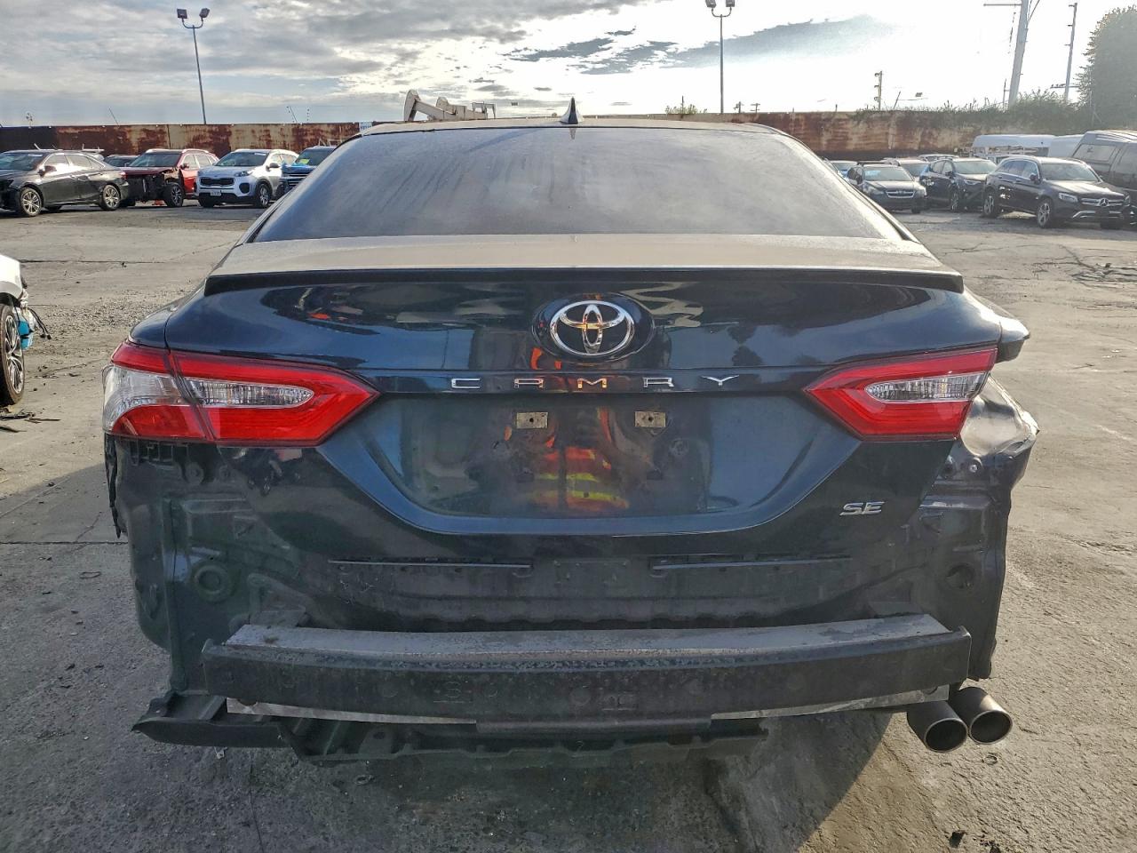 2020 TOYOTA CAMRY SE photo 6