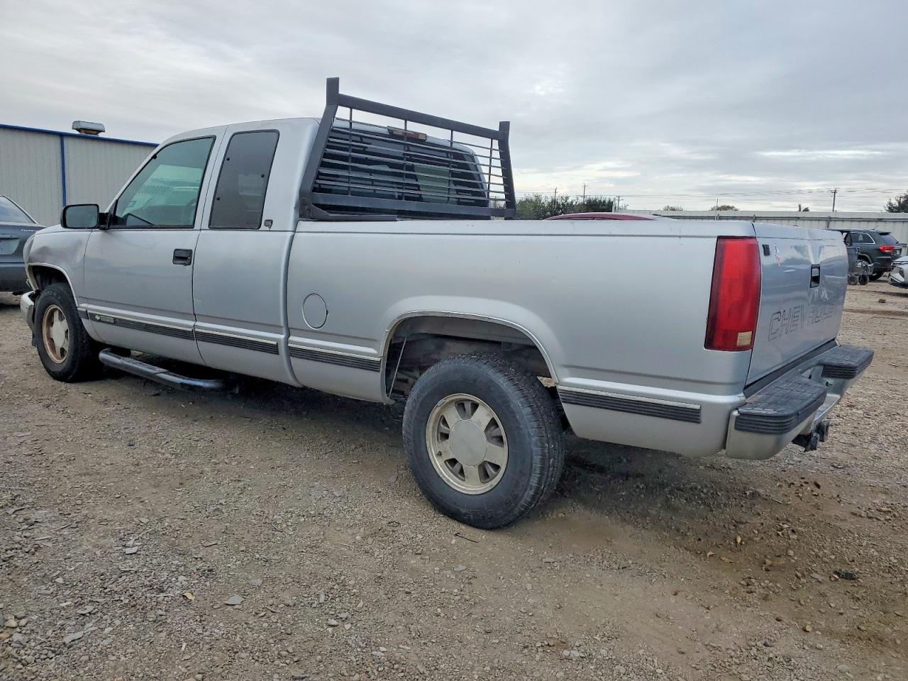 1997 CHEVROLET GMT-400 C1500 photo 2