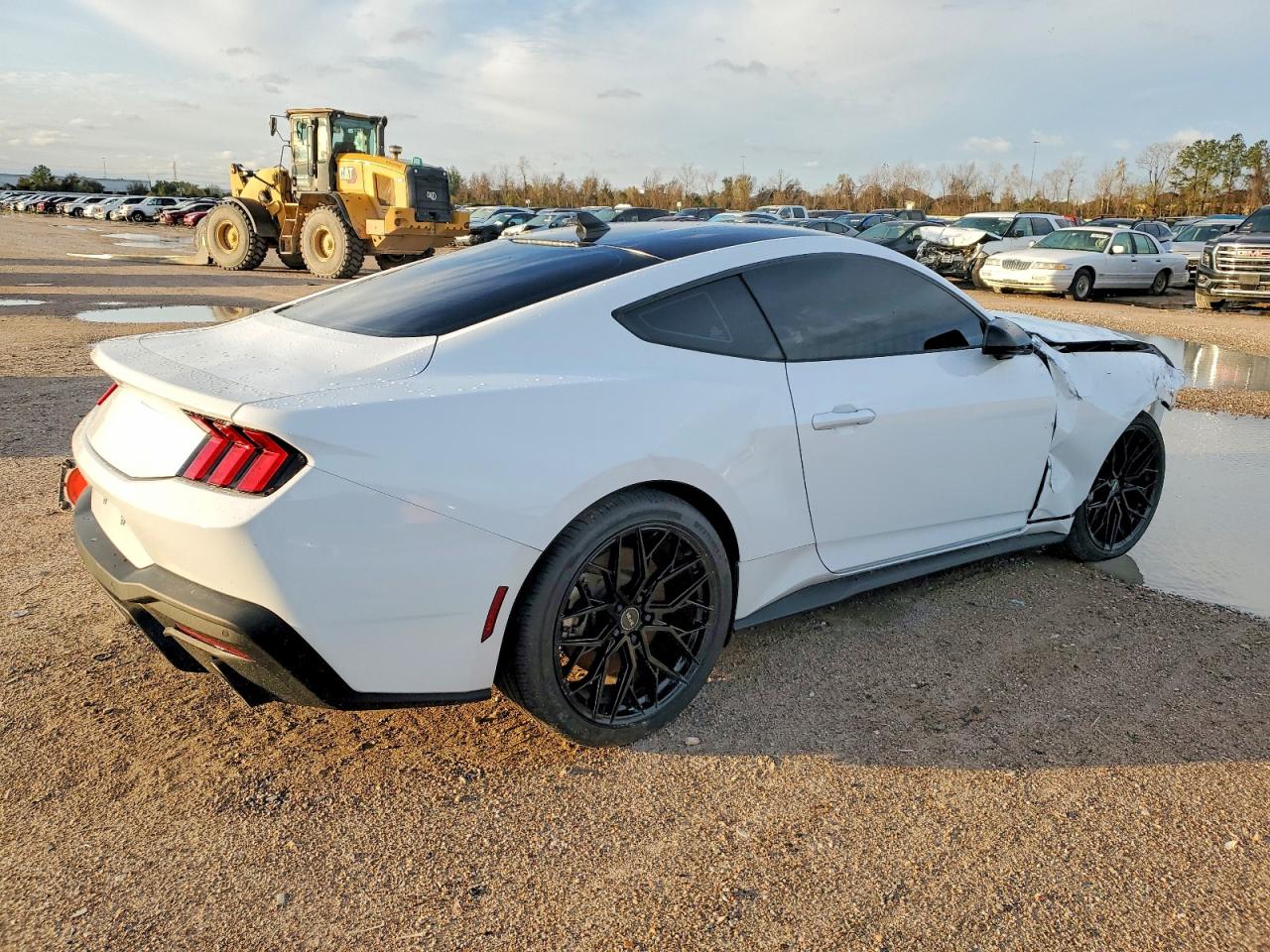 2024 FORD MUSTANG GT photo 5